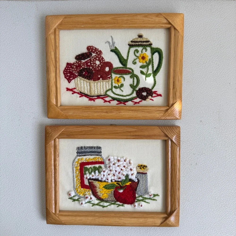 Vintage 70s Framed Crewel Art Set of 2 - Picture 13 of 13